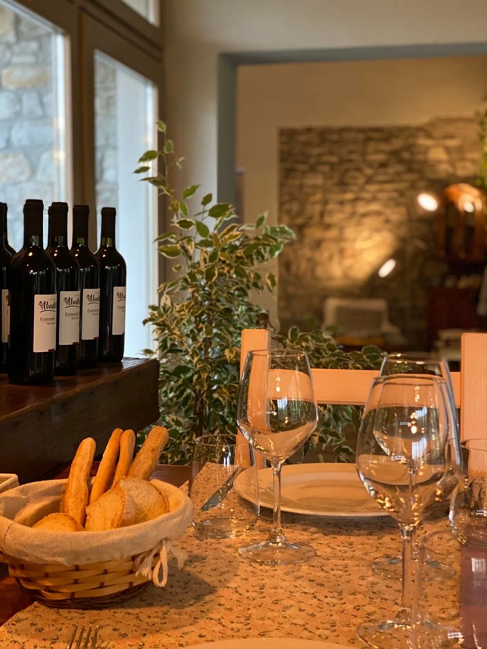Sala interna dell'agriturismo Uva Matta allestita per una cerimonia
