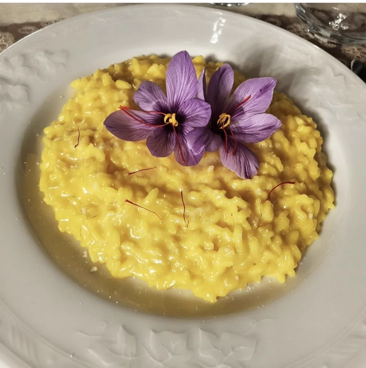 Risotto mantecato con lo zafferano biologico di Uva Matta